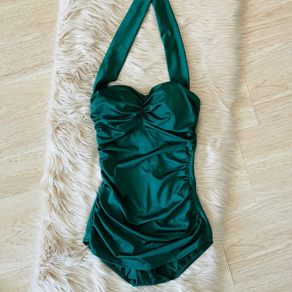 💚Beautiful Emerald Green Pinup Style Halter Retro Swimsuit! Flattering!💚